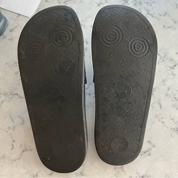 GUCCI BLACK LOGO RUBBER SLIDES WOMEN SIZE 37 - Picture 4 of 4